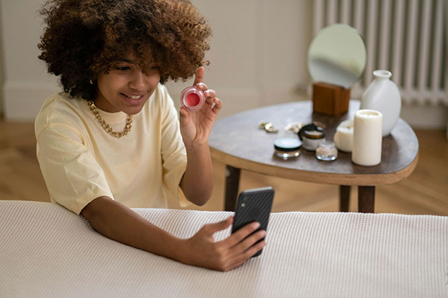 Influencers and Customer Loyalty